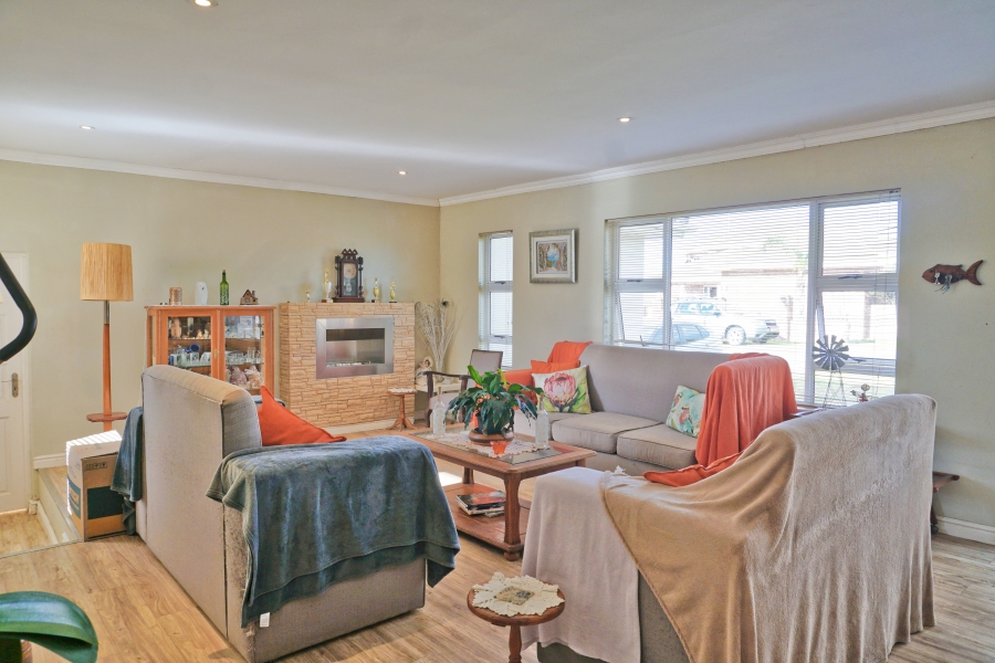 6 Bedroom Property for Sale in Kidds Beach Eastern Cape